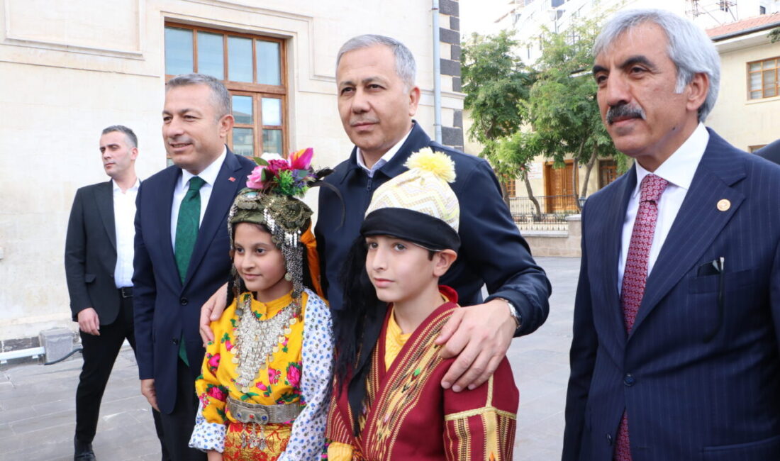  İçişleri Bakanı Ali Yerlikaya, Kilis Valiliğini ve esnafı ziyaret etti.