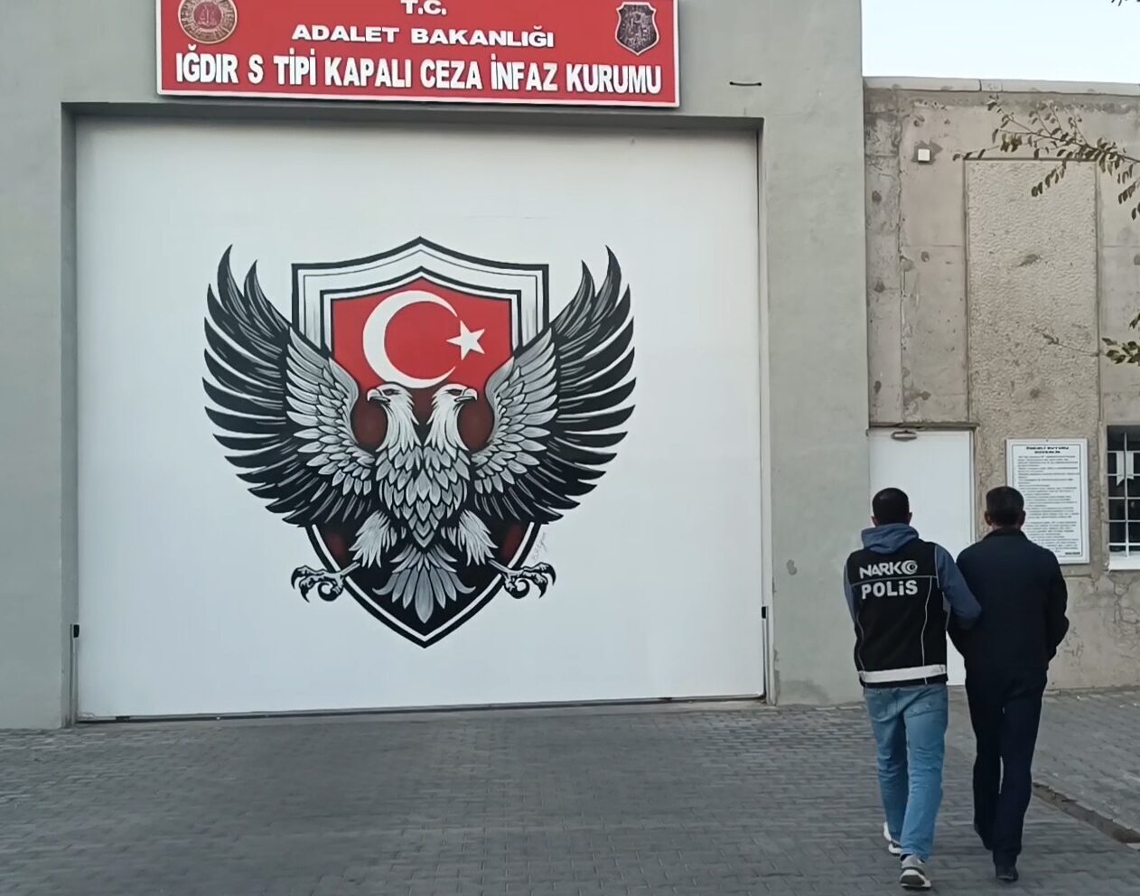  Iğdır'da vücudunda 140 gram sentetik uyuşturucu ele geçirilen yabancı uyruklu