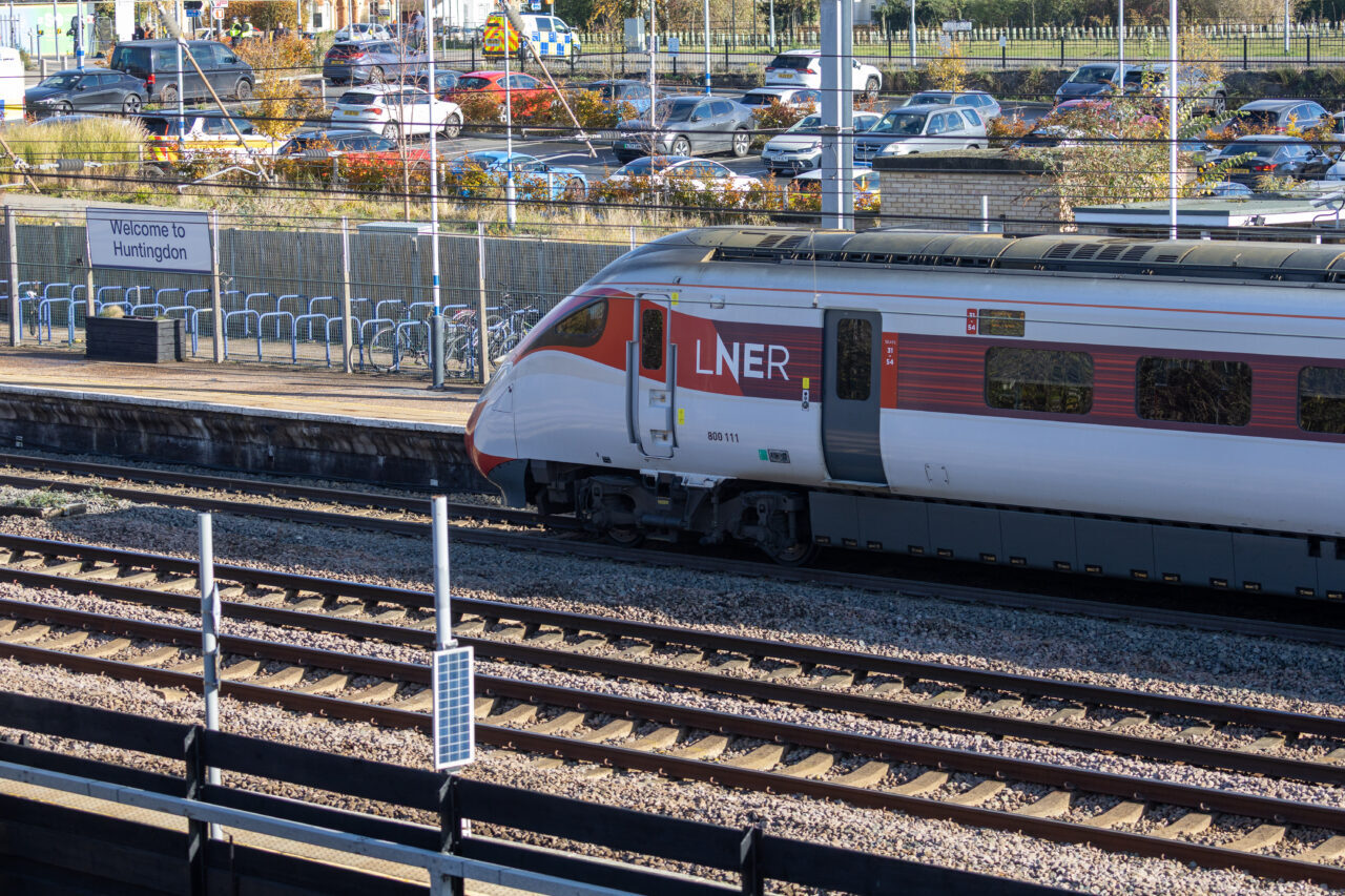 İngiltere Ulaştırma Polisi (BTP), Huntingdon kentindeki trende dün gece yaşanan