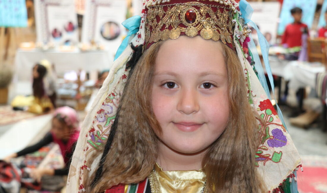 Isparta'da, ilkokul öğrencilerince hazırlanan "Köklerden Geleceğe Kültürel Değerlerimiz" sergisi açıldı.