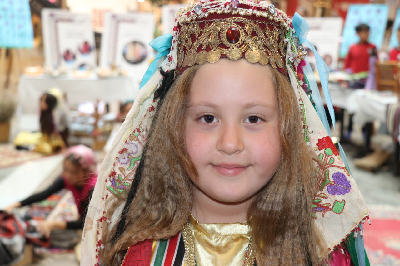 Isparta'da, ilkokul öğrencilerince hazırlanan "Köklerden Geleceğe Kültürel Değerlerimiz" sergisi açıldı.