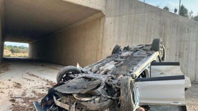 İstanbul-İzmir Otoyolu'nun Balıkesir kısmında şarampole devrilen otomobildeki 4 kişi yaralandı.