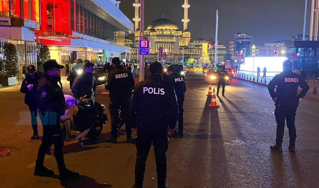 İstanbul genelinde asayişin sağlanması amacıyla polis ekipleri tarafından "huzur" uygulaması