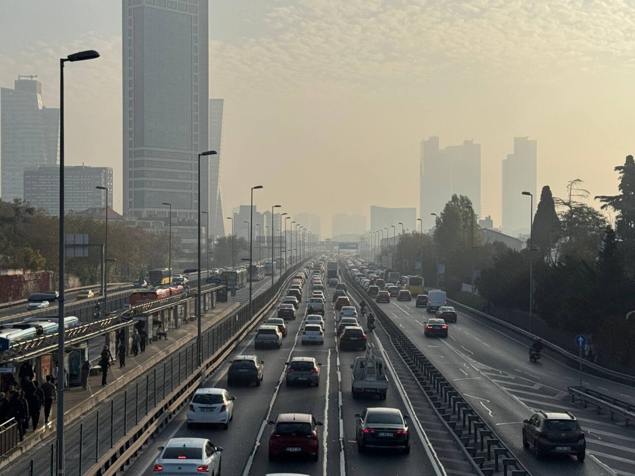  İstanbul'da haftanın ilk iş gününde ana arter, cadde ve yollardaki