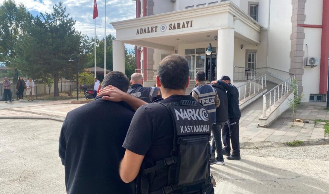Yasaklı madde kaçakçılığı iddiasıyla İstanbul'da yakalanıp Kastamonu'ya getirilen 3 şüpheli