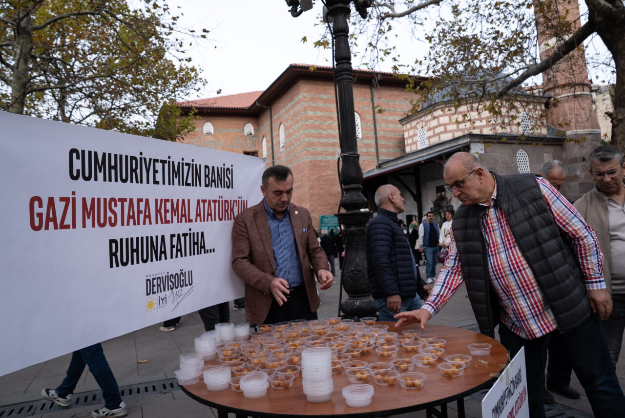 İYİ Parti Genel Başkanı Müsavat Dervişoğlu, "Milletimiz kurucusuna sıkı sıkıya
