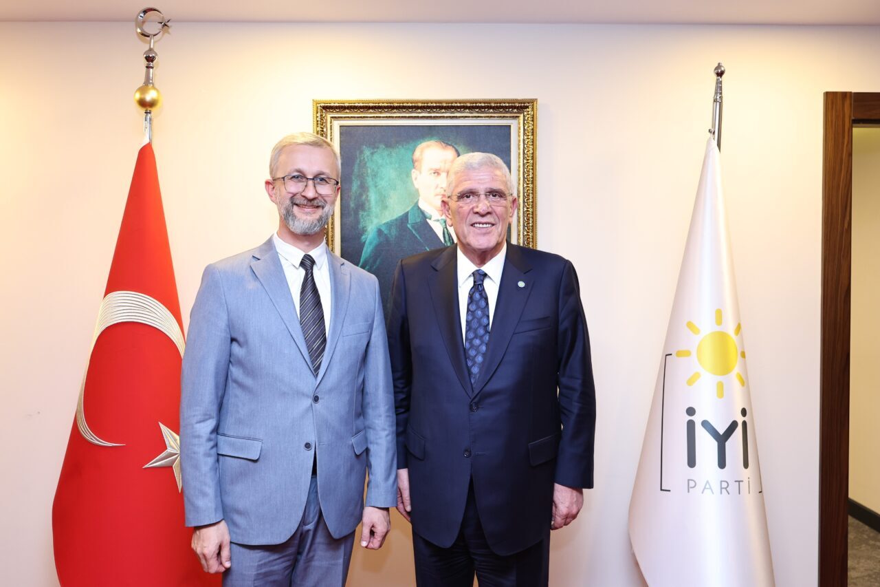 İYİ Parti Genel Başkanı Müsavat Dervişoğlu, Ukrayna'nın Ankara Büyükelçisi Nariman