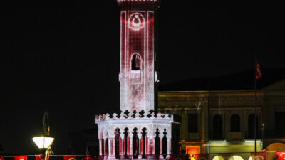 İzmir Kültür Yolu Festivali kapsamında kentin simgesel yapılarından İzmir Saat