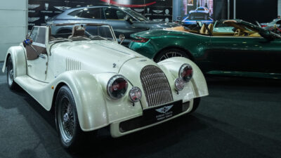 İzmir'de hibrit araç, klasik otomobil, motosiklet, ağır vasıta, yedek parça