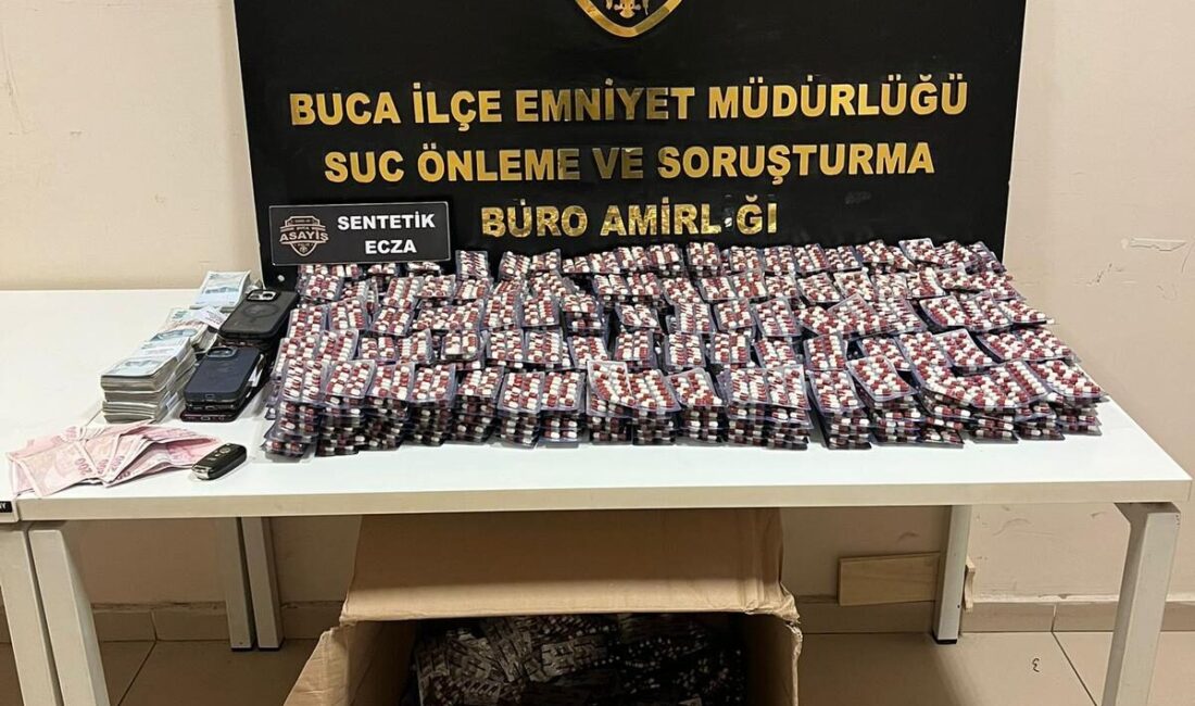 İzmir'in Buca ilçesinde düzenlenen uyuşturucu operasyonunda gözaltına alınan 10 zanlıdan