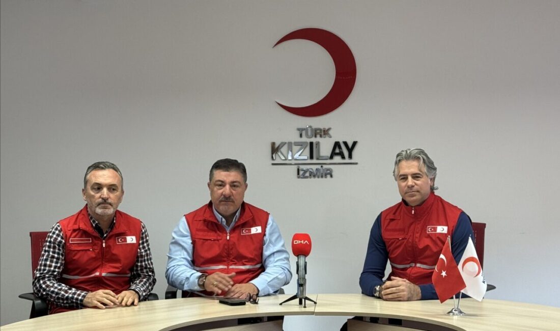 İzmir'in Konak ilçesinde trafikte yol verme tartışması nedeniyle çıkan silahlı