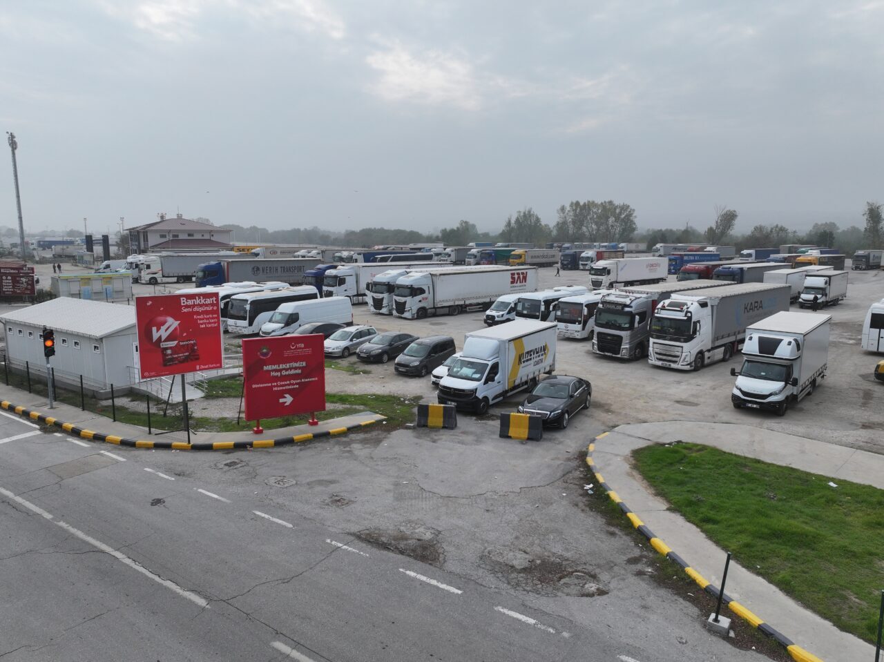 Kapıkule Sınır Kapısı yakınlarında bir tır parkının mühürlenmesi nedeniyle oluşan