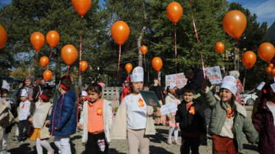 Karabük'ün Eflani ilçesinde ana sınıfı öğrencileri, lösemi hastalığına dikkati çekmek