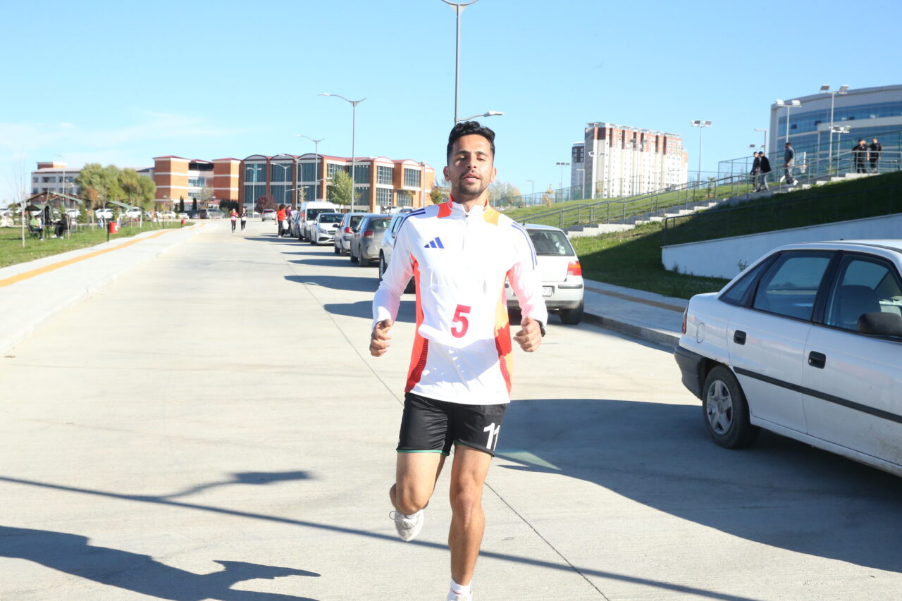 Kastamonu Üniversitesi Spor Bilimleri Fakültesi'nde, Cumhuriyet'in 102. yılı dolayısıyla "29
