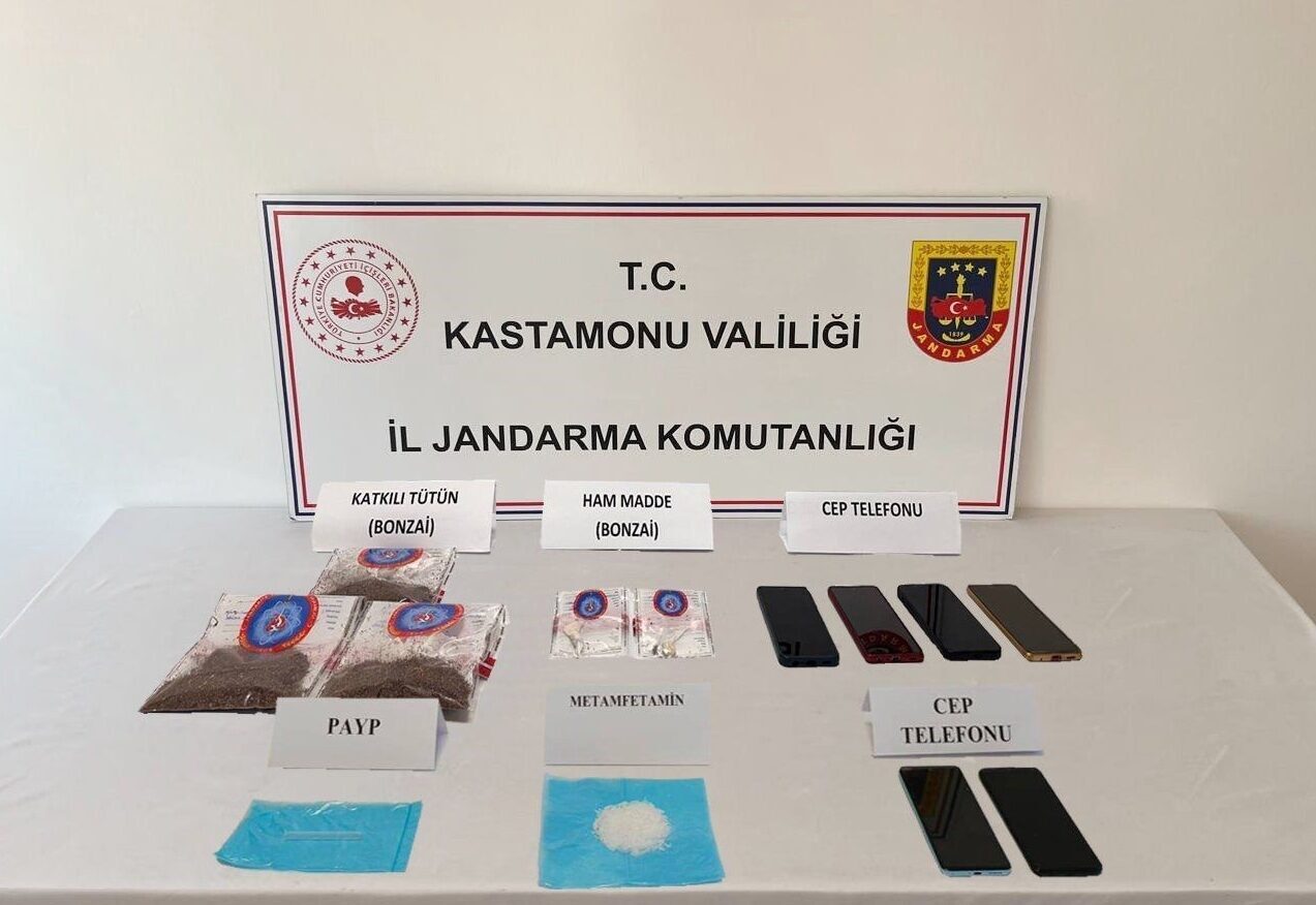  Kastamonu'da yasaklı maddeyle yakalanan 9 şüpheli gözaltına alındı.