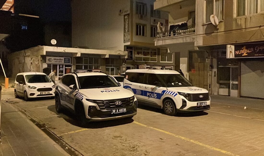  Kayseri'nin Kocasinan ilçesinde çıkan silahlı kavgada bir kişi hayatını kaybetti.