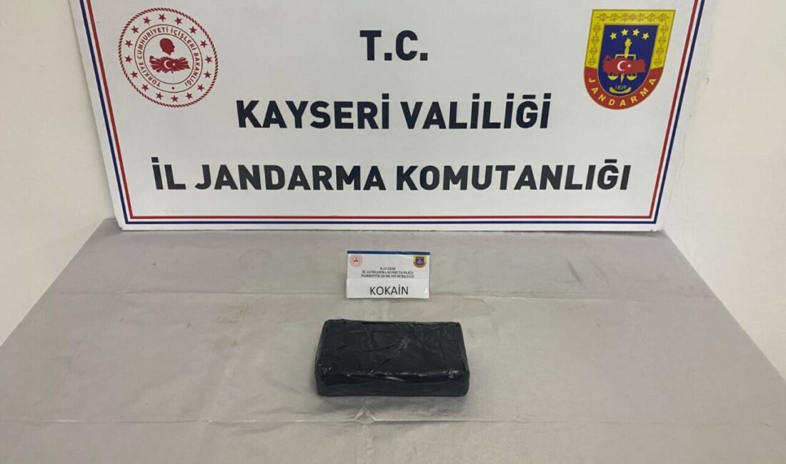 Kayseri'de düzenlenen operasyonda 1 kilo 200 gram kokain ele geçirildi,