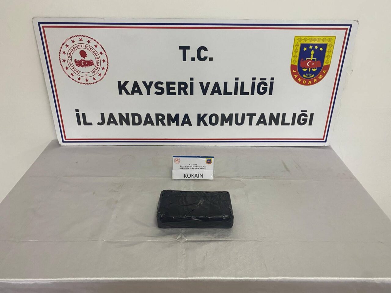 Kayseri'de düzenlenen operasyonda 1 kilo 200 gram kokain ele geçirildi,