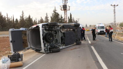  Kilis'te otomobil ile panelvanın çarpışması sonucu 4 kişi yaralandı.