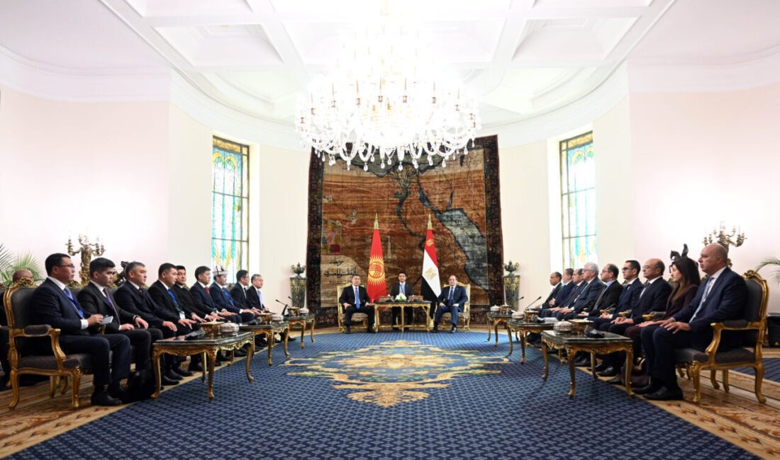 Kırgızistan Cumhurbaşkanı Sadır Caparov, Mısır Cumhurbaşkanı Abdulfettah es-Sisi'nin davetlisi olarak