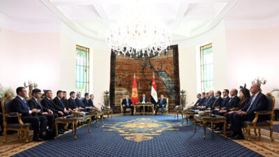 Kırgızistan Cumhurbaşkanı Sadır Caparov, Mısır Cumhurbaşkanı Abdulfettah es-Sisi'nin davetlisi olarak