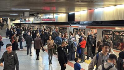 Ankara'da ANKARAY hattında sefer yapan bir trenin Kızılay İstasyonu'nda teknik