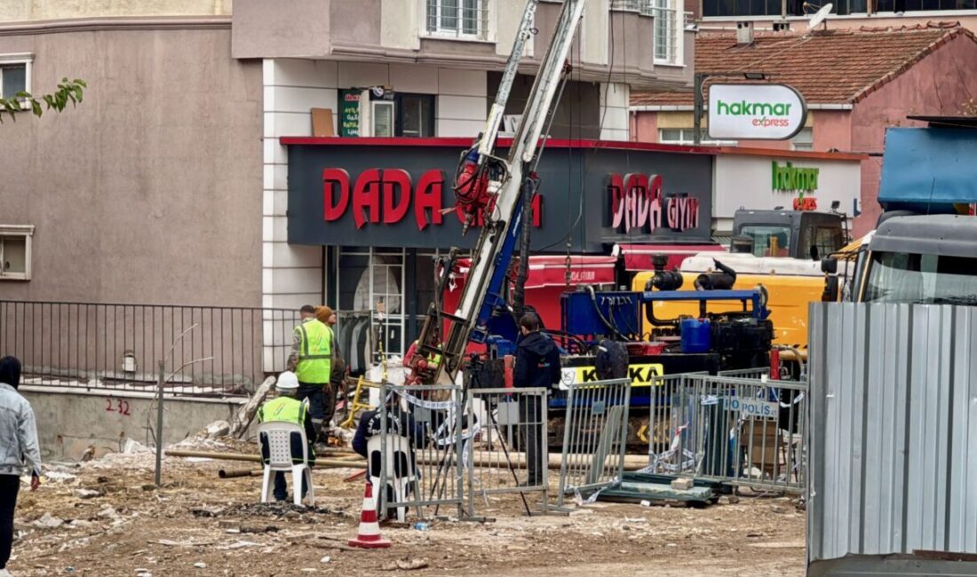 Kocaeli'de 7 katlı apartmanın çöktüğü bölgede enkaz kaldırma, bina tarama