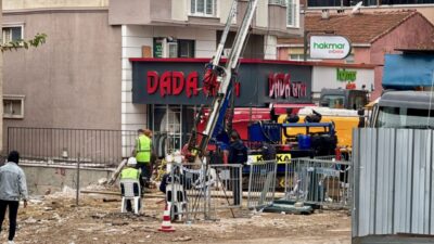 Kocaeli'de 7 katlı apartmanın çöktüğü bölgede enkaz kaldırma, bina tarama