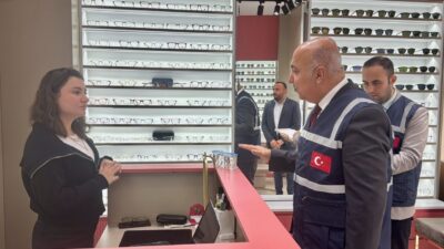 Kocaeli'de 7 katlı apartmanın çöktüğü bölgede enkaz kaldırma çalışmaları ile