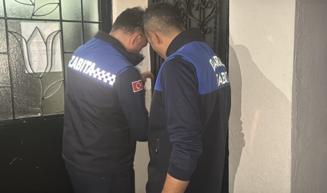 Kocaeli’nin Darıca ilçesinde 3 katlı bina, kolonlarında çatlak oluştuğu gerekçesiyle