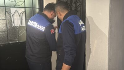 Kocaeli’nin Darıca ilçesinde 3 katlı bina, kolonlarında çatlak oluştuğu gerekçesiyle
