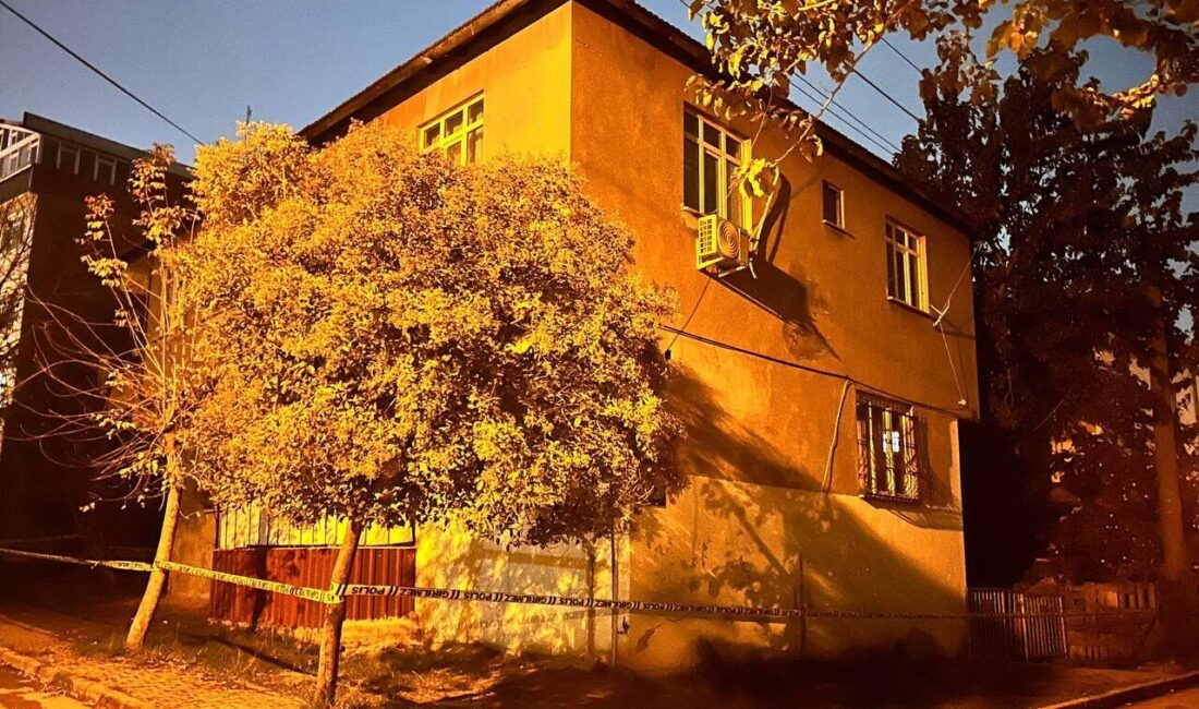 Kocaeli'nin Gebze ilçesinde bir bina, kolonlarında çatlak oluştuğu gerekçesiyle tedbir