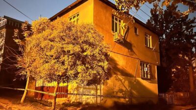 Kocaeli'nin Gebze ilçesinde bir bina, kolonlarında çatlak oluştuğu gerekçesiyle tedbir