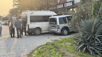 Kocaeli'nin İzmit ilçesinde otomobilin çarptığı 1 kişi öldü, 3 kişi