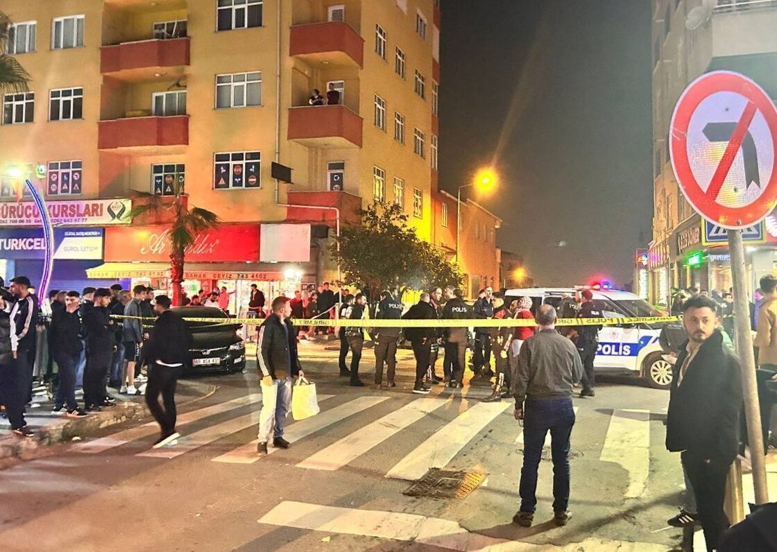 Son dakika: Kocaeli'nin Çayırova ilçesinde çıkan silahlı kavgada bir kişi