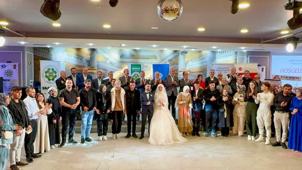 Konya'da "Yuvalar Kuruyoruz" projesi kapsamında 35 çift için toplu nikah