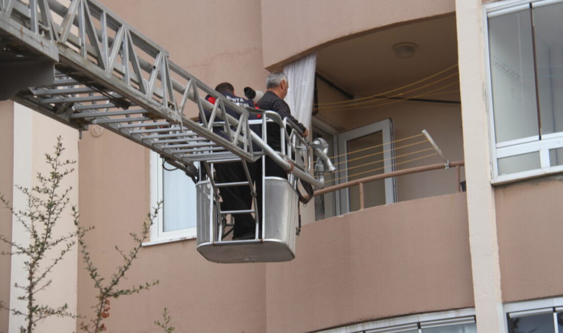 Konya'nın Beyşehir ilçesinde 4 katlı binada çıkan yangında yaralanan kadın