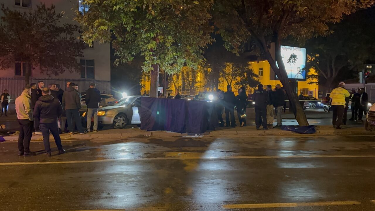 Konya'nın merkez Selçuklu ilçesinde, otomobilin çarptığı yaya yaşamını yitirdi.