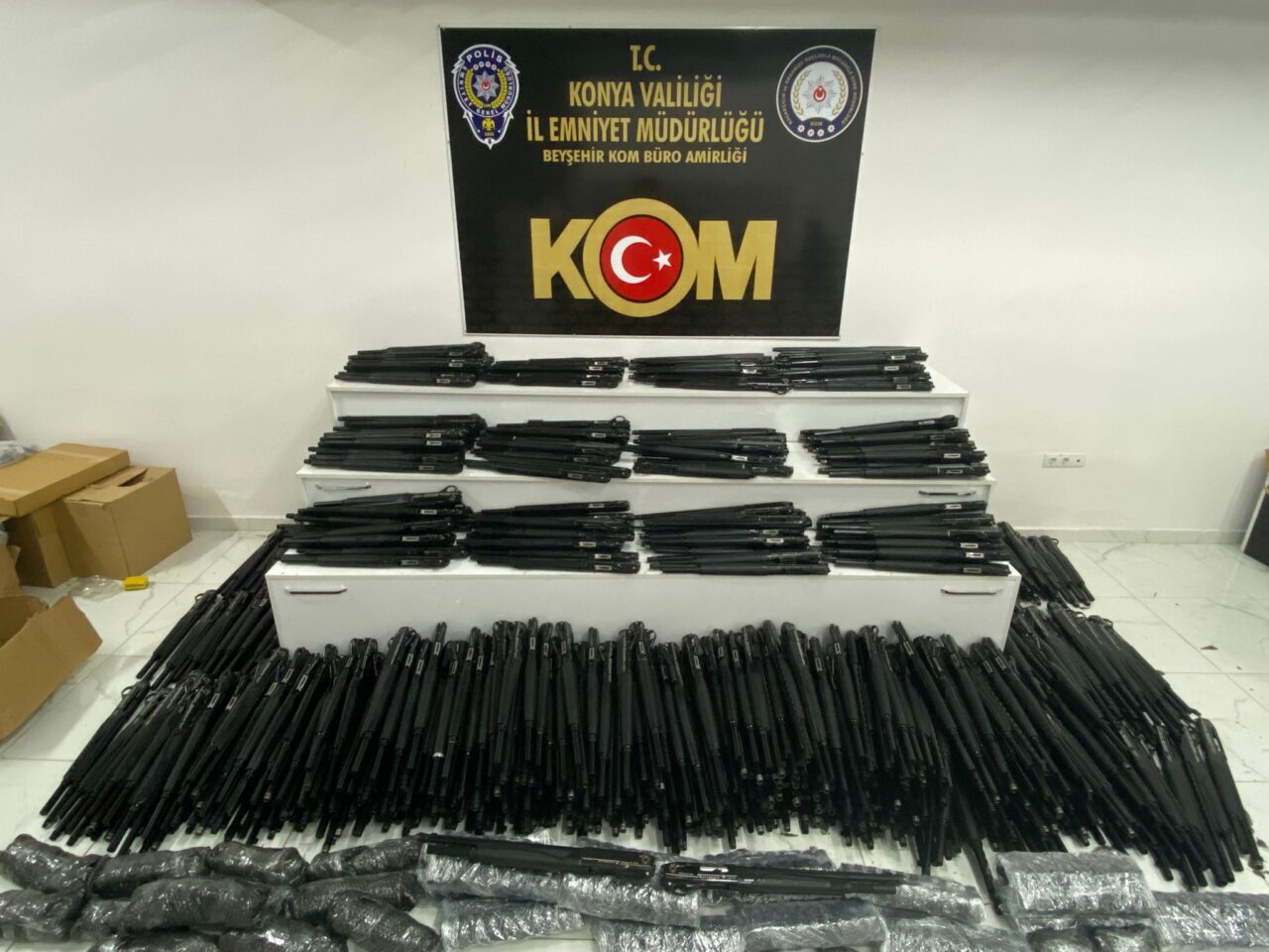 Konya'da düzenlenen silah kaçakçılığı operasyonlarında 3 zanlı gözaltına alındı.