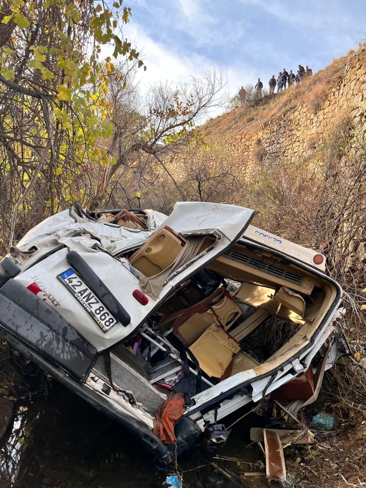 Konya'nın Hadim ilçesinde öğrenci servisinin devrilmesi sonucu 13 öğrenci ve