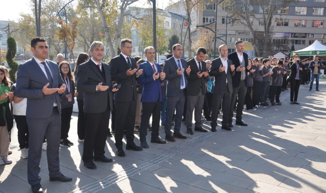 Kütahya'da öğrenciler ve ailelerin desteğiyle Gazze yararına kermes düzenlendi.