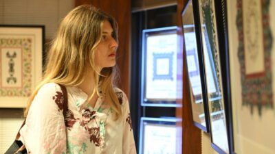 Tasavvuf düşüncesinin derin kavramlarından biri olan "hiçlik" temasını merkeze alan