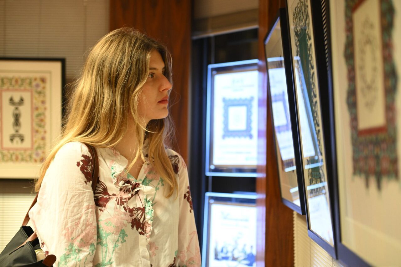 Tasavvuf düşüncesinin derin kavramlarından biri olan "hiçlik" temasını merkeze alan