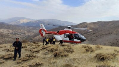 Malatya'nın Doğanşehir ilçesinde uçurumdan yuvarlanan kişi, ambulans helikopterle hastaneye ulaştırıldı.