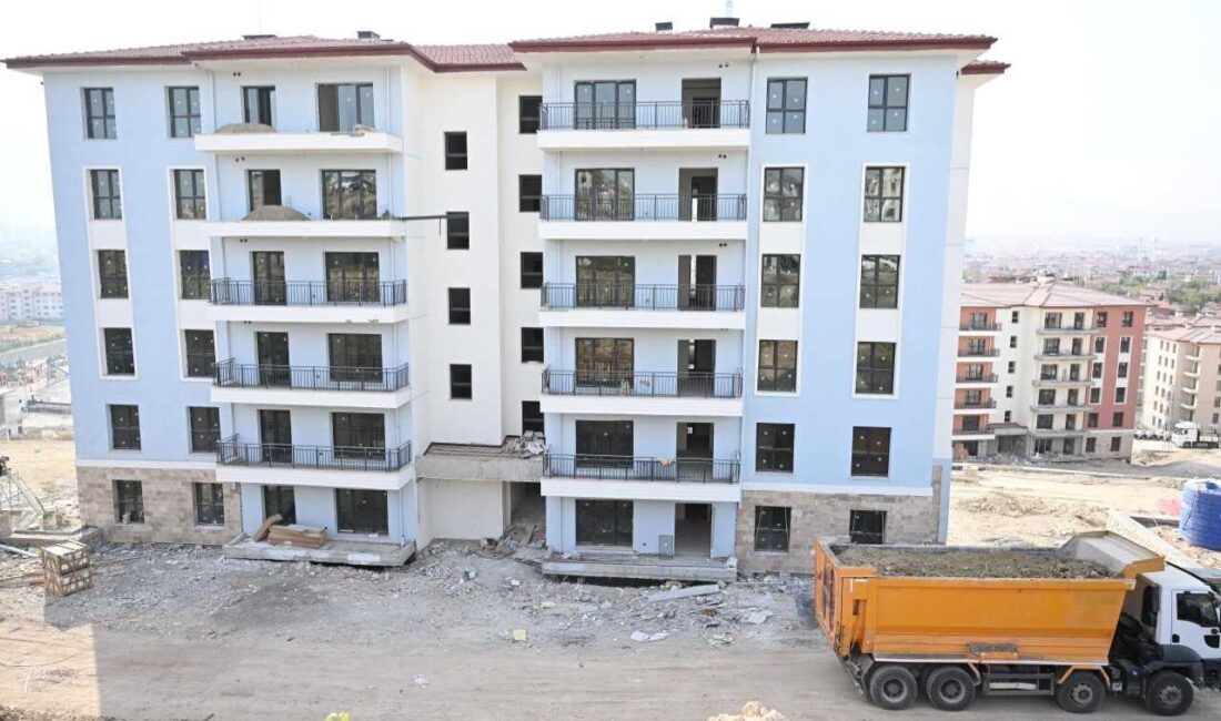 Kahramanmaraş merkezli 6 Şubat 2023 depremlerinden etkilenen Malatya'nın Battalgazi ilçesinde,