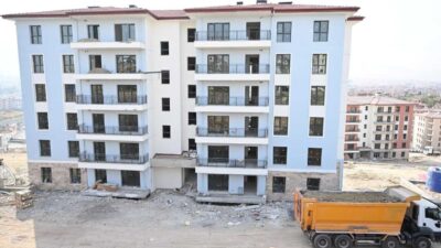 Kahramanmaraş merkezli 6 Şubat 2023 depremlerinden etkilenen Malatya'nın Battalgazi ilçesinde,