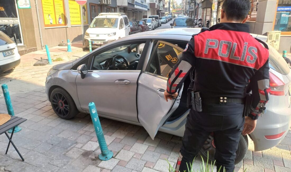 Manisa'nın Şehzadeler ilçesinde durdurulan otomobilde uyuşturucuyla yakalanan 2 şüpheli tutuklandı.