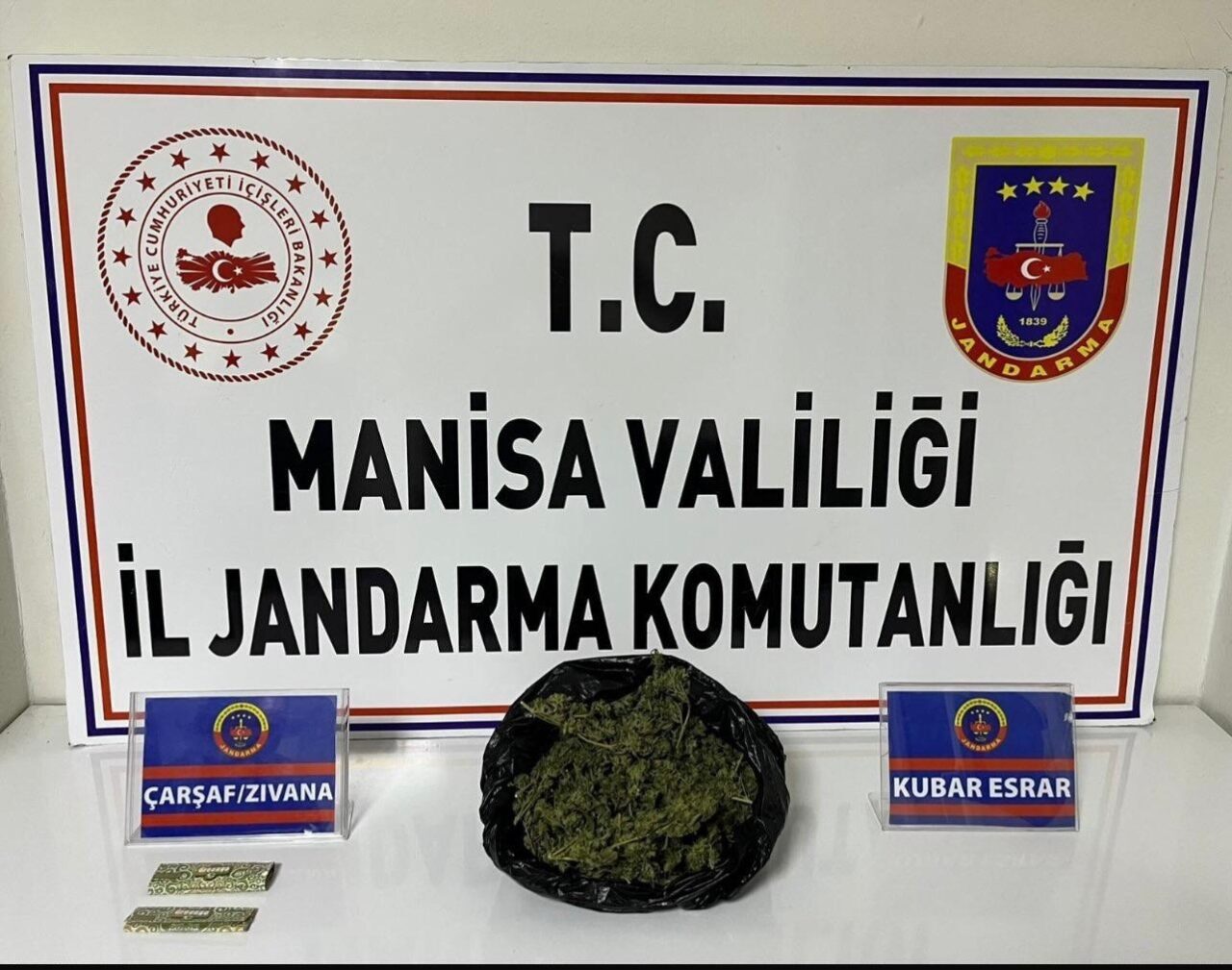 Manisa'nın Salihli ilçesinde yasaklı madde ticareti yapan şüpheli gözaltına alındı.
