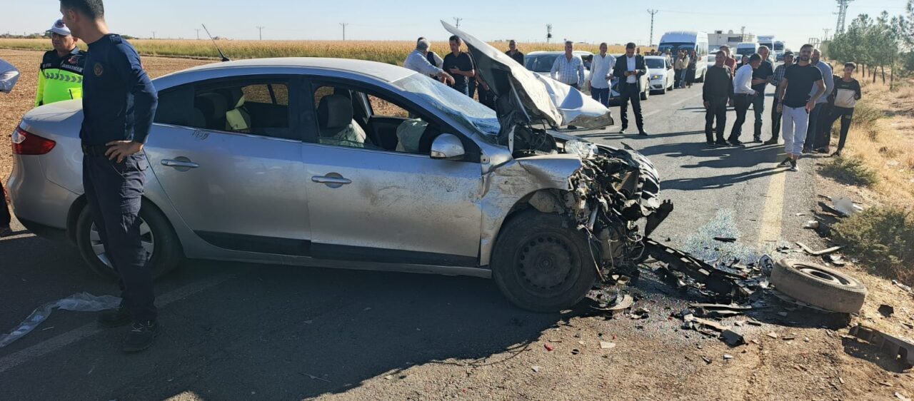 Mardin'in Kızıltepe ilçesinde, iki otomobilin çarpıştığı kazada, 1'i ağır 6