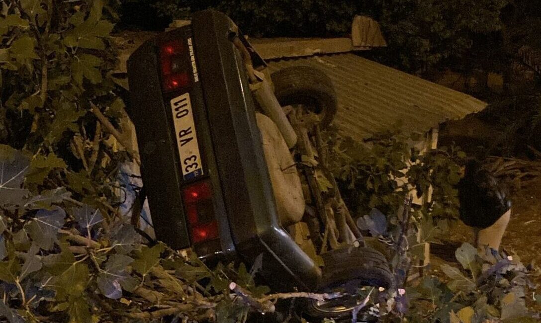  Mersin'in Silifke ilçesinde evin duvarına çarpan otomobildeki sürücü hayatını kaybetti.